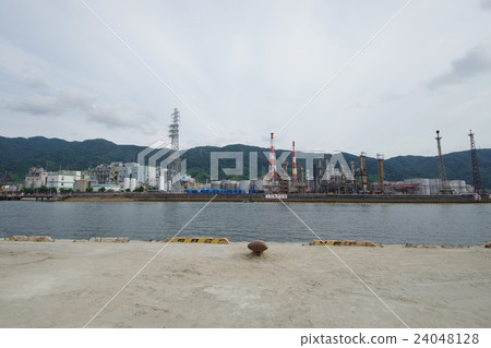 在水泥材料·礫石處 24048128