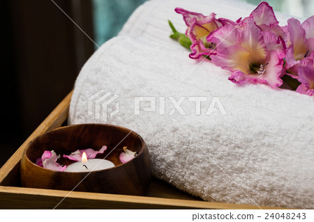Tray of beauty therapy items Tray of beauty therapy items 24048243