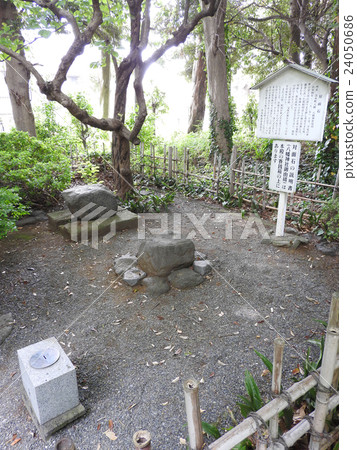 面對八幡神社的石頭 24050686