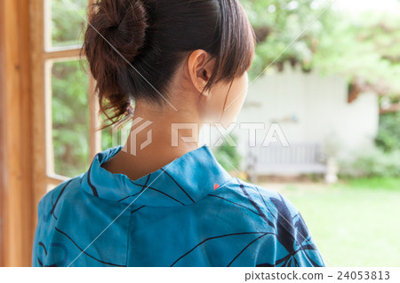 The back of a woman in a yukata robe 24053813