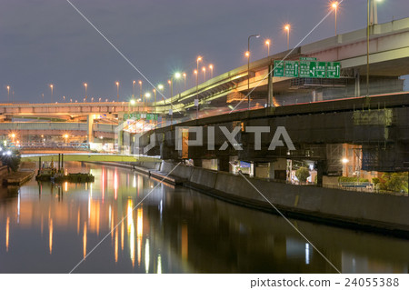 沿著Ayasegawa的首都高速中央圓形線路通往Kosuge Junction _c 24055388