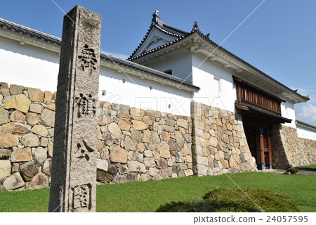 京都府舞鶴市田邊城大手門、石垣和土牆 24057595