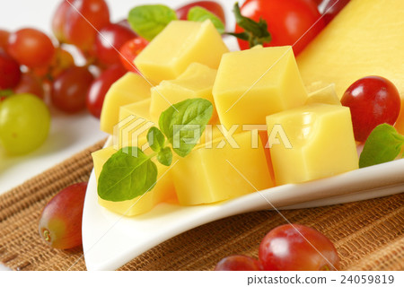 diced emmental cheese 24059819