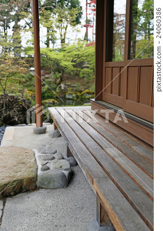 Edge side Edge side 24060386