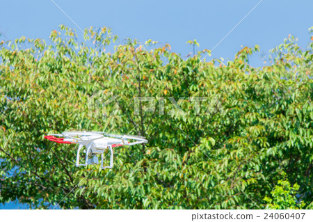 Drone unmanned aerial vehicle radio pilot aircraft Quad Cotter sky blue sky character space 24060407