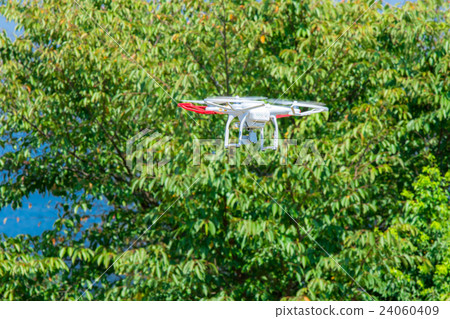 Drone unmanned aerial vehicle radio pilot aircraft Quad Cotter sky blue sky character space 24060409