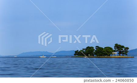 在真嗣湖的Shizimi船 24060850