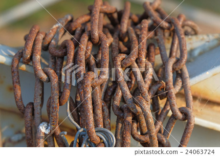 Rusty chain on gate closeup 24063724