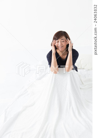 Sleep · middle women 24063832