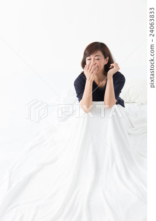 Sleep · middle women 24063833