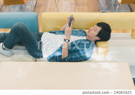 undergraduate, university student, smartphone 24065825