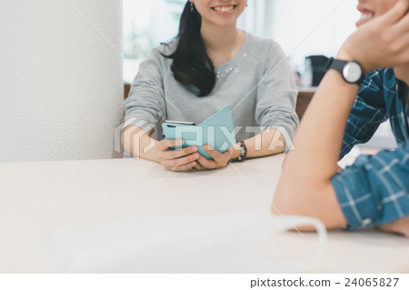 man and woman, men and woman, smartphone 24065827