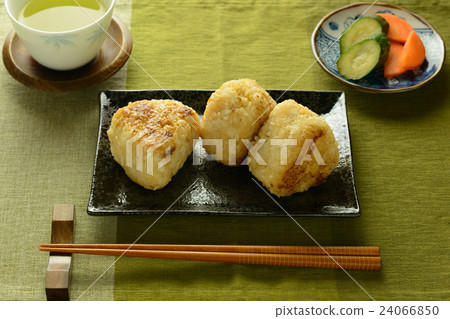 Grilled rice ball 24066850