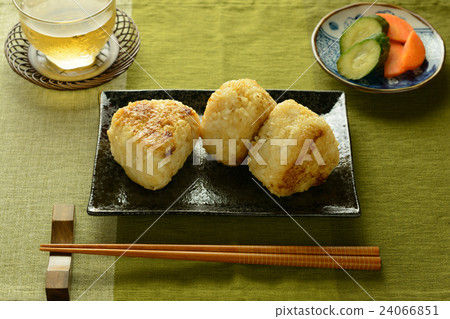 Grilled rice ball 24066851