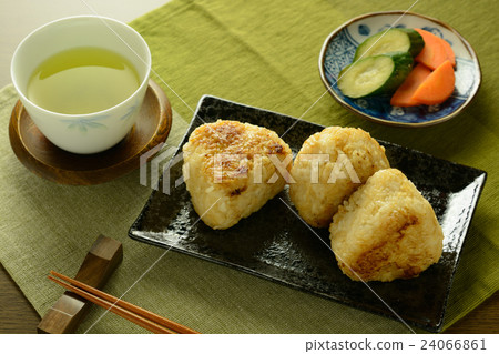 Grilled rice ball 24066861
