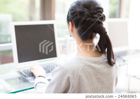 computer lab, pc room, pc 24068065