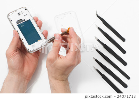Smartphone disassembling with special tools 24071718