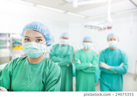 surgeon posing with aesthetic medicine teams 24073355