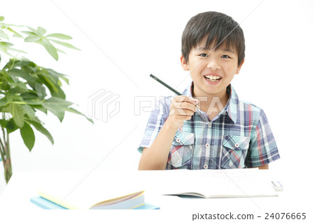 Elementary school student to study Elementary school student to study 24076665