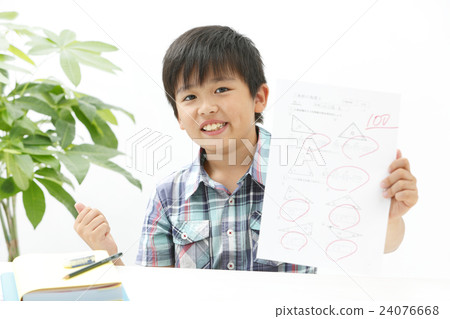 Elementary school student to study 24076668
