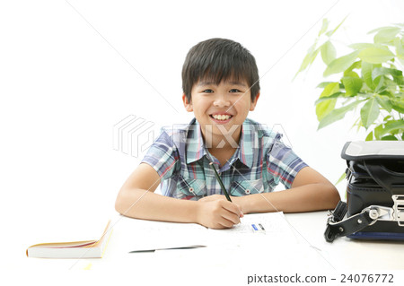 Elementary school student to study 24076772