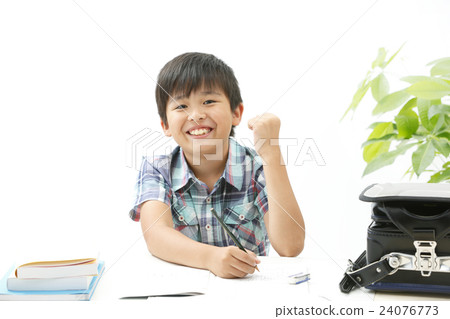 Elementary school student to study 24076773