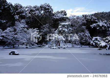Kyoto Kinkakuji snow scenery in winter Kyoto Kinkakuji snow scenery in winter 24076968