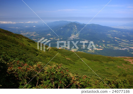 Niseko mountain peak of summer seen from Mt. Yotei 24077186