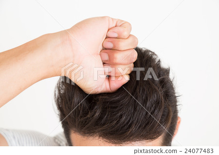 男性頭髮護理圖像白背 男性頭髮護理圖像白背 24077483