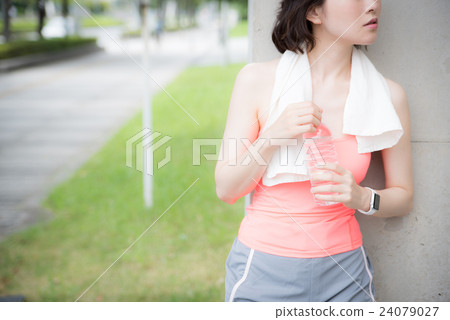 Sports women 24079027