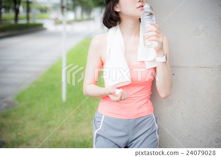 Sports women 24079028