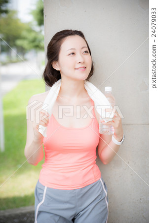 Sports women 24079033