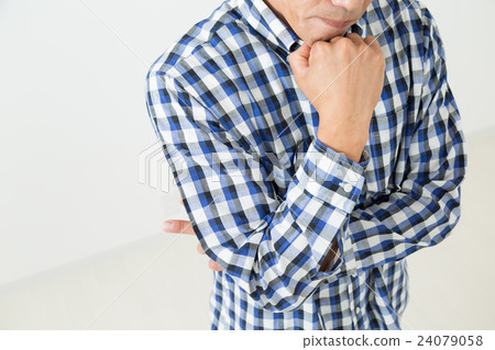 Thinking young man white back 24079058