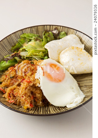 Nasi goreng 24079316