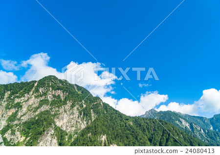 [Toyama Prefecture] Mountain scenery seen from Kurobe Dam [Summer] 24080413