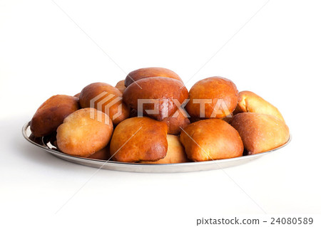 pies on a tray  24080589