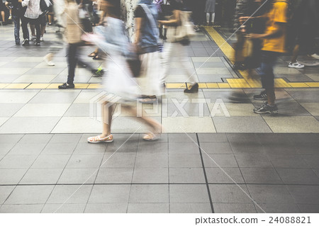 走路的人日本 走路的人日本 24088821