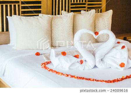 Swan towel 24089616