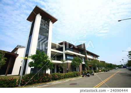 Tree Valley Park 24090444