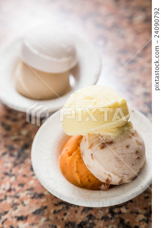 Carambola Juice & Yongfu ice cream Carambola Juice & Yongfu ice cream 24090792