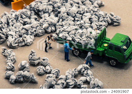 Garbage collector miniature dolls 24091907