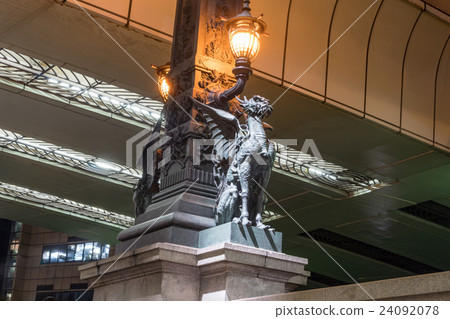 Lighthouse in the center of Nihonbashi and statue of Kirin 24092078