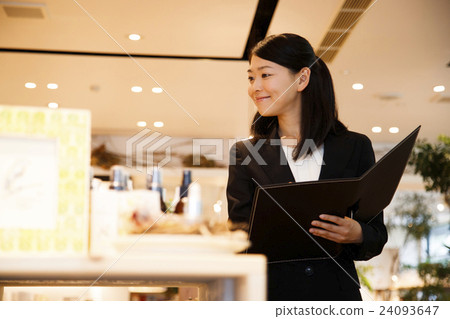 Clerk Salesperson Women Manager Sundries Select shop Photography Cooperation: TENOHA DAIKANYAM Clerk Salesperson Women Manager Sundries Select shop Photography Cooperation: TENOHA DAIKANYAM 24093647