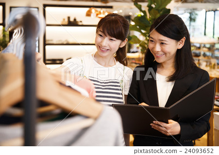 Clerk Salesperson women's miscellaneous goods select shop photography cooperation: TENOHA DAIKANYAMA Clerk Salesperson women's miscellaneous goods select shop photography cooperation: TENOHA DAIKANYAMA 24093652