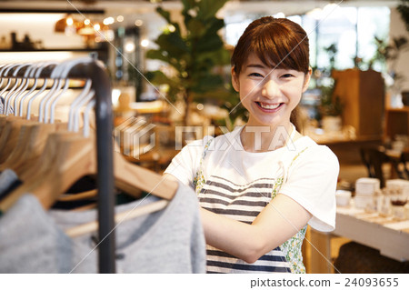 職員銷售員女職員雜貨選擇店鋪攝影合作：TENOHA DAIKANYAMA 24093655
