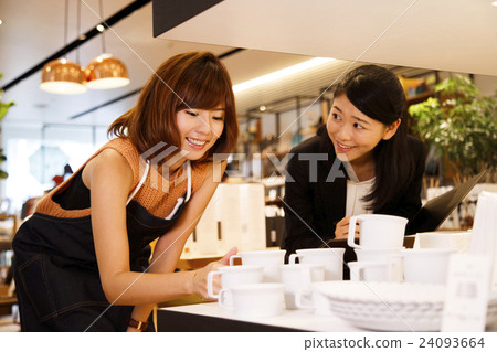 Clerk Salesperson women's miscellaneous goods select shop photography cooperation: TENOHA DAIKANYAMA Clerk Salesperson women's miscellaneous goods select shop photography cooperation: TENOHA DAIKANYAMA 24093664