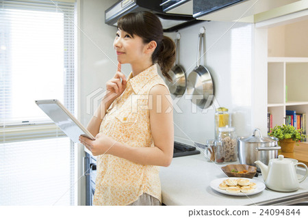 Lifestyle Kitchen Portrait Young lady 24094844