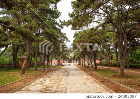 Fragrant concubine cemetery  24095087