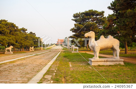 Eastern Qing Mausoleums -Yu Mausoleum(Qian Long)  24095367