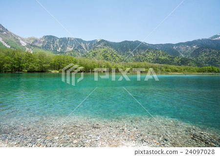在白天（長野縣松本市·初夏·上高地景觀）希望大正池的Hodaka山脈 24097028